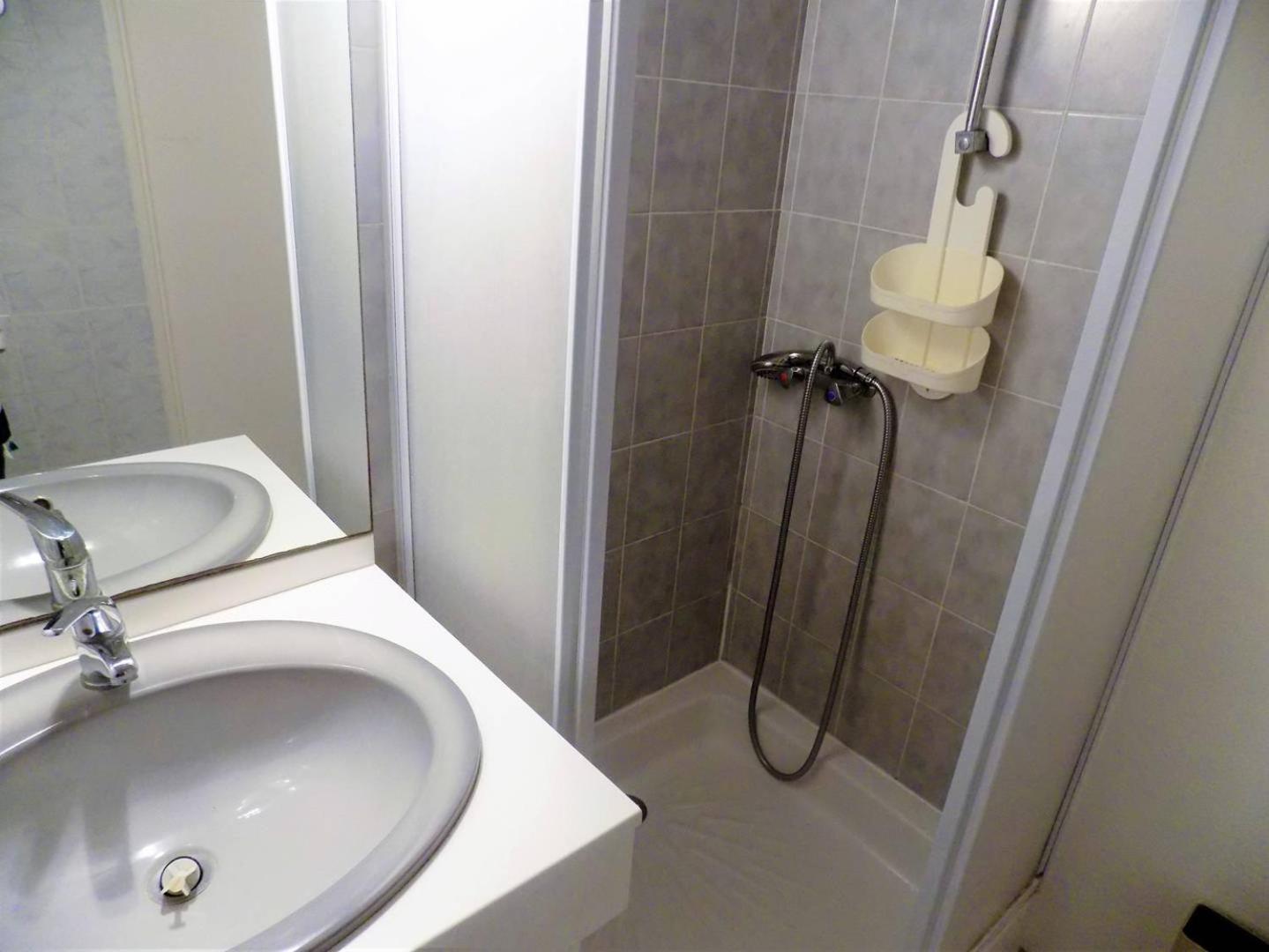- Vue - Proximité Et Parking Privatif Appartement *