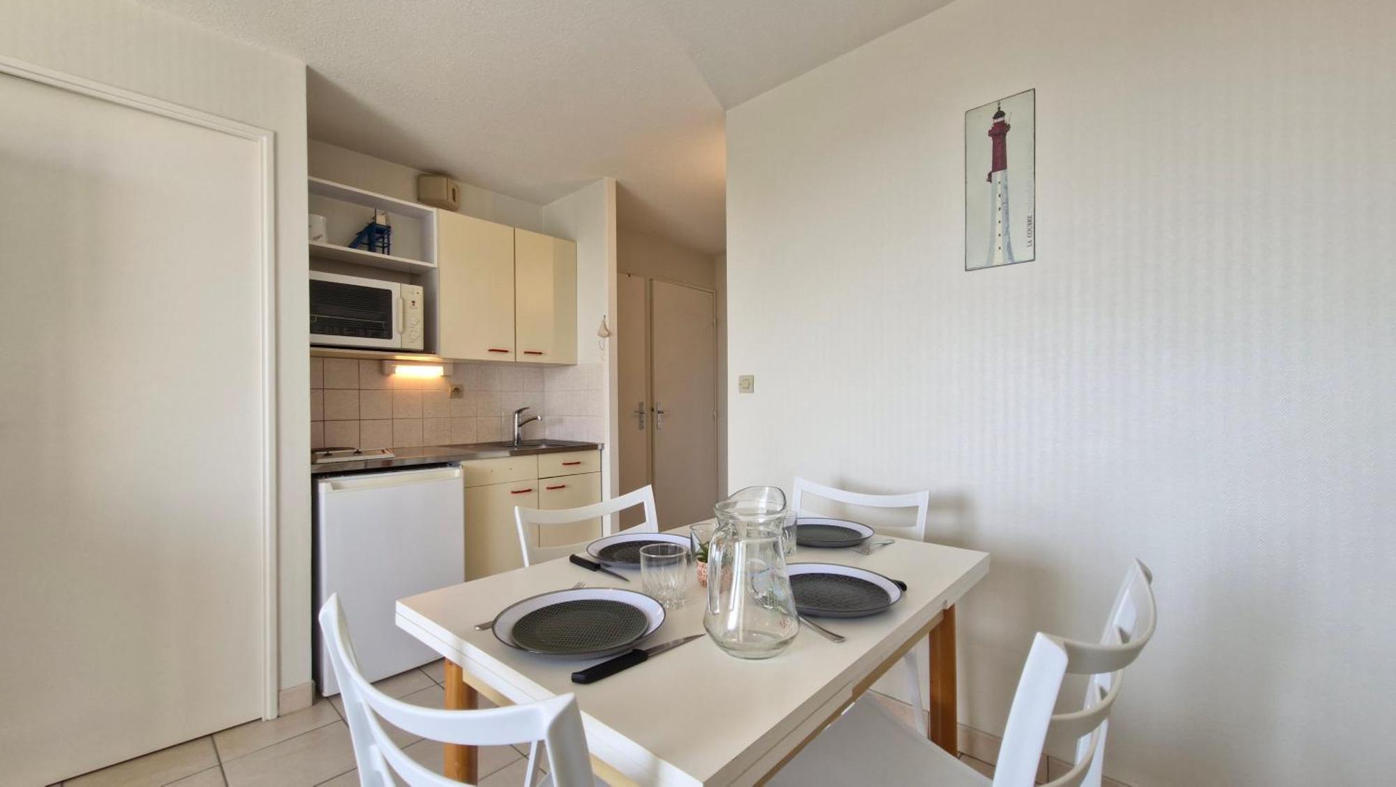 Appartement - Vue - Proximité Et Parking Privatif *